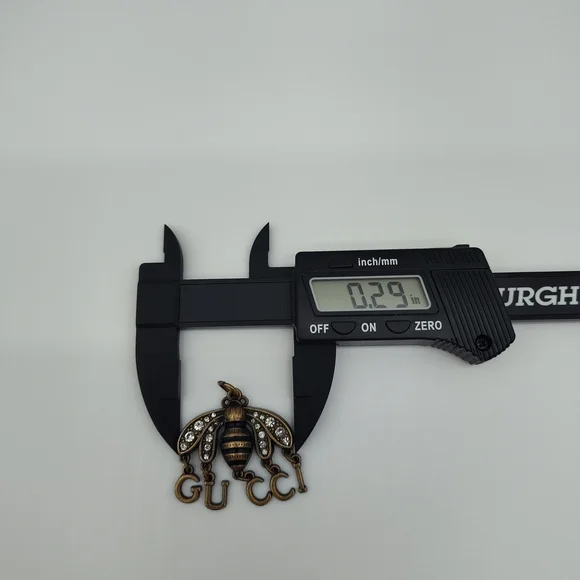 GUCCI Crystal Bee Logo Charm Pendant Antiqued Gold Rhinestone Dangle Zipper Pull - Picture 4 of 4